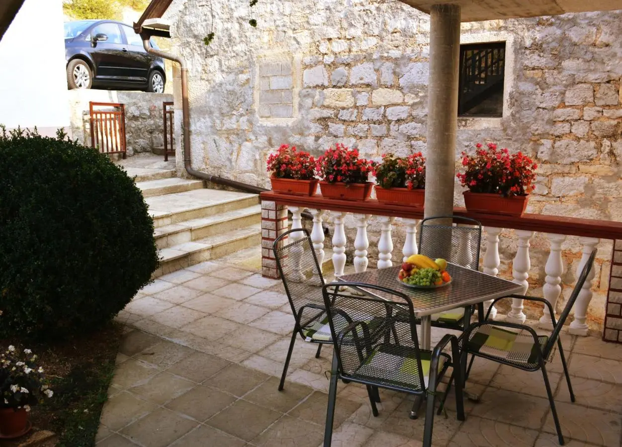 Apartment Dolic - Your peaceful spot with a panoramic view
