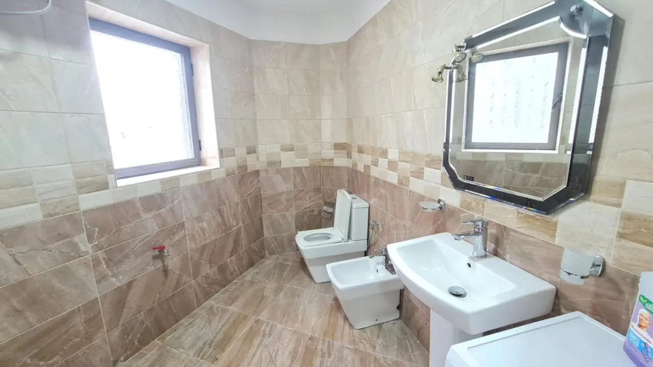 Calmly, spacious apartment next to USA embassy