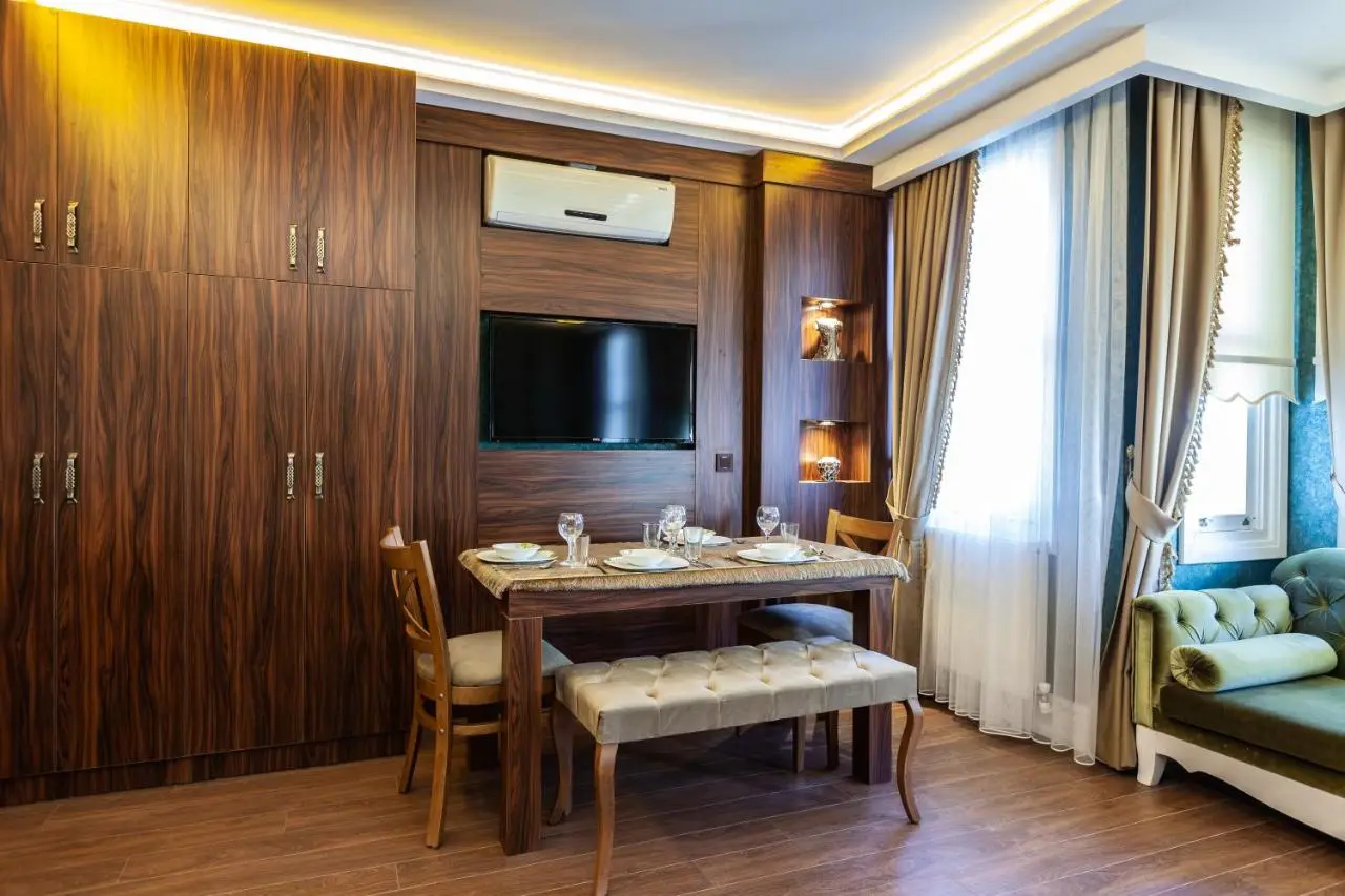 Rose Mansion by Otantik Suites