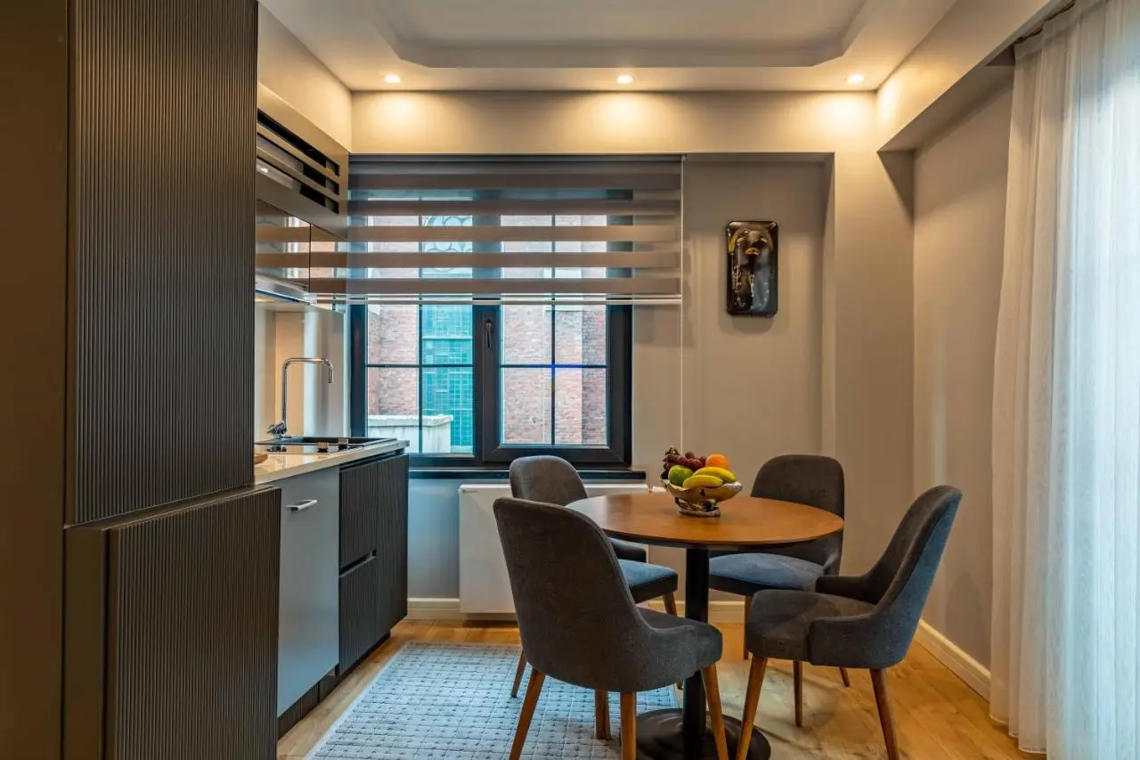 SALA SUITES