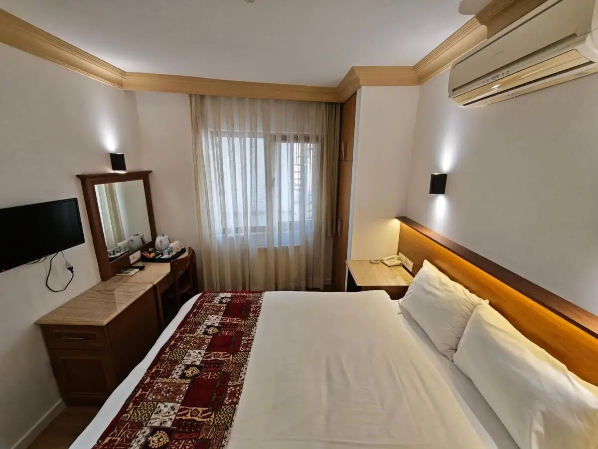 Grand Peninsula Hotel
