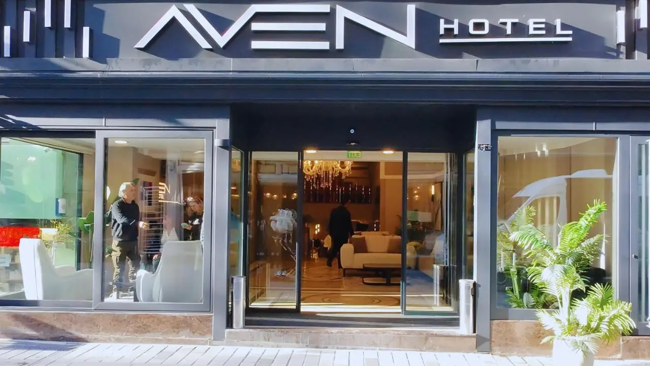 Aven Hotel