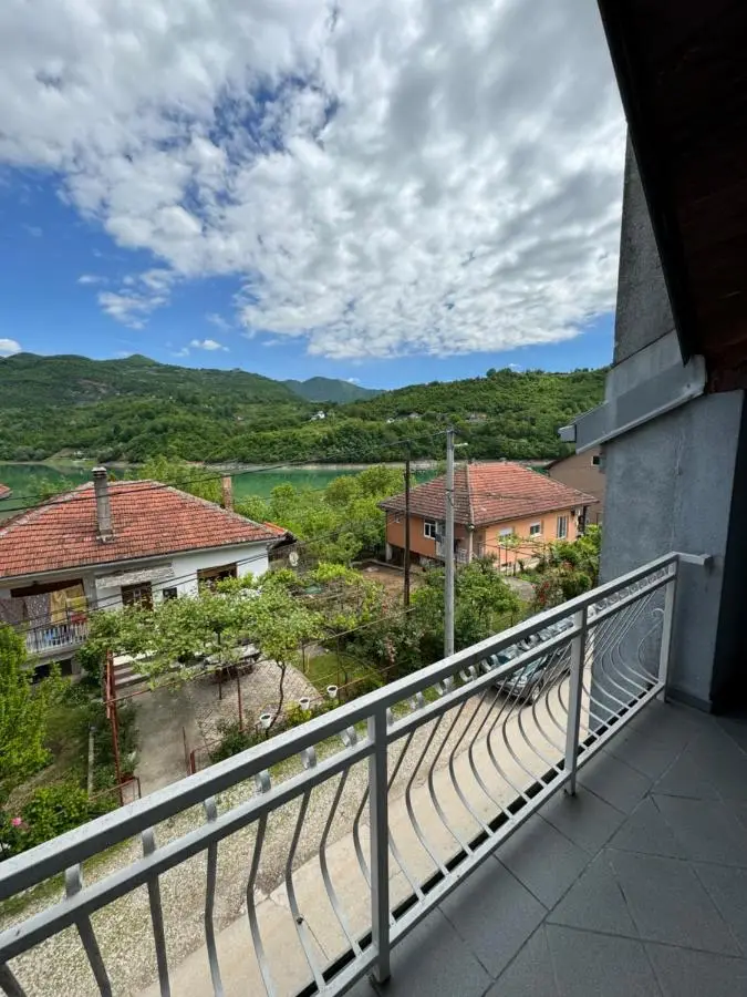 Idas Guesthouse - Kuća na jezeru - Haus am See - Privatunterkunft - Čelebići kod Konjica