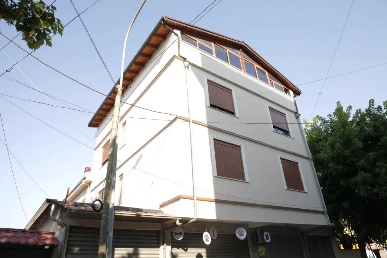 Cozy 2 Bedroom Apartment 10 Min walk to center