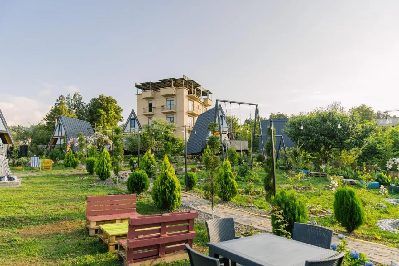 La'Familia Cottages