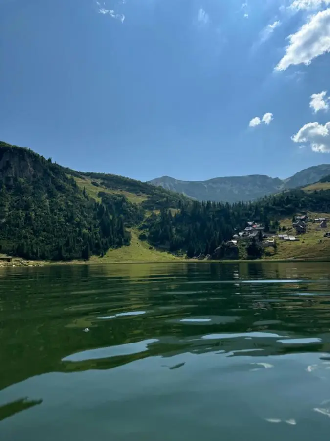 Prokoško jezero Zlatna koliba