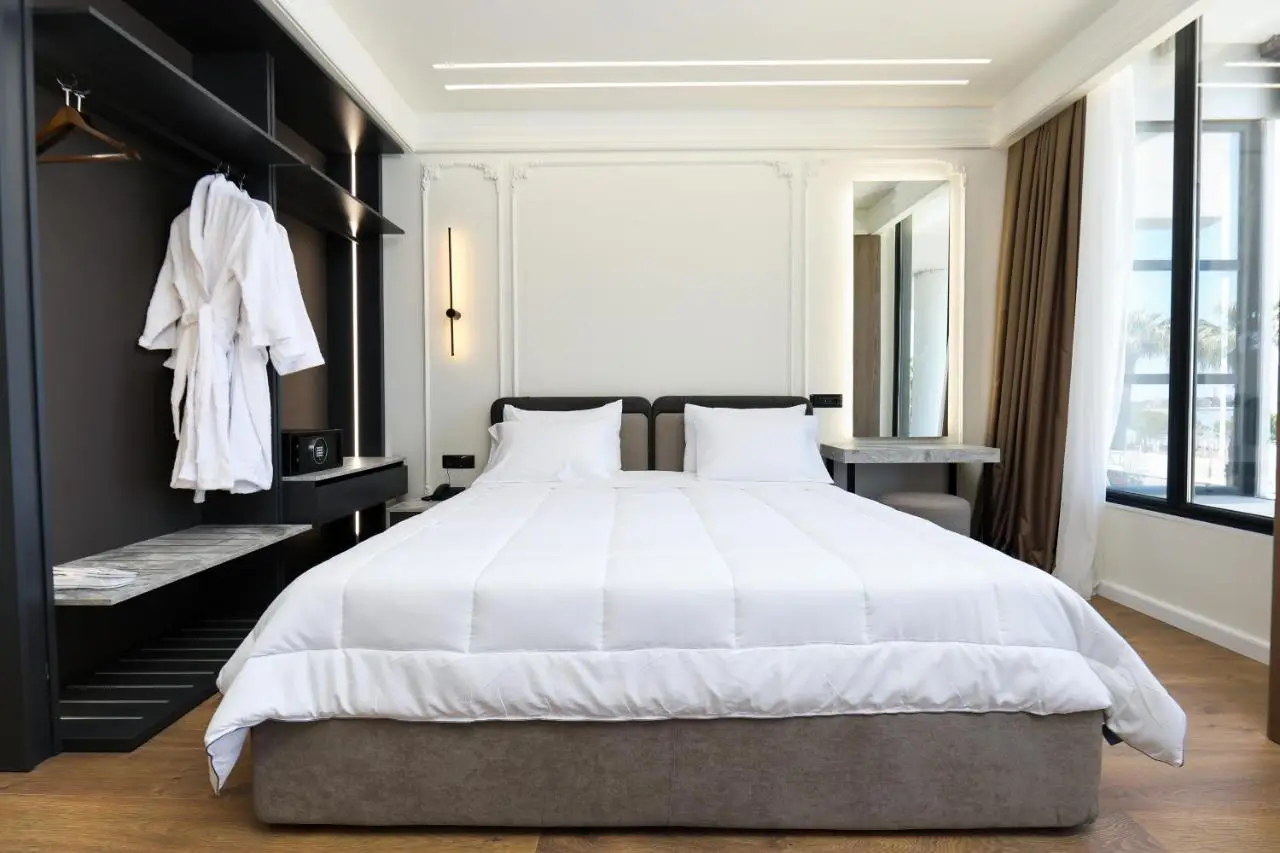 Hotel Adore