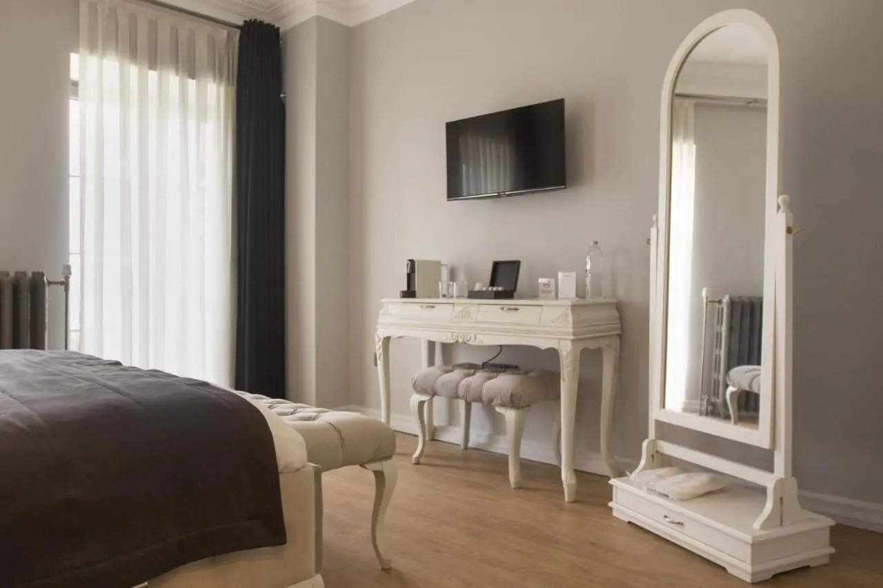 Louis Rooms