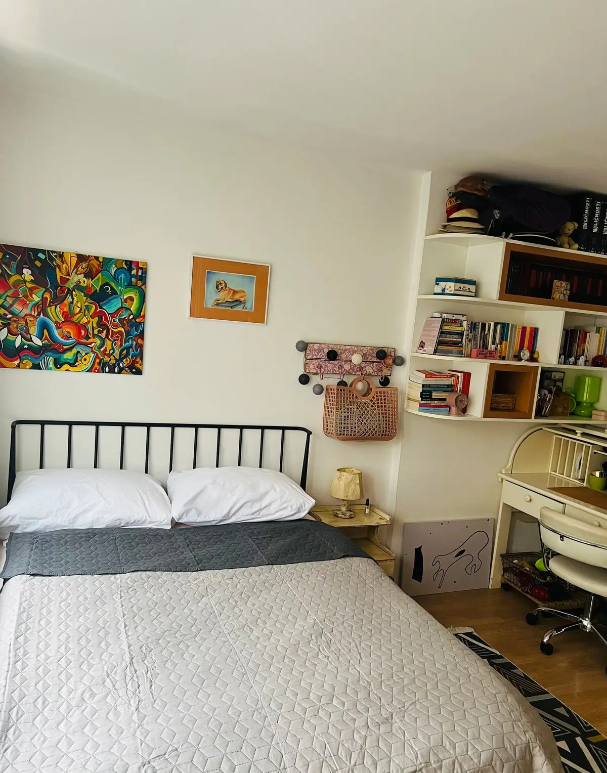 Private room in authentic and charming city nest