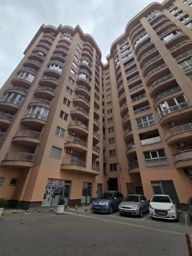 Rejjan Apartments-Spacious 2BR Apartment for 7, Free Parking, Tram to Old Town