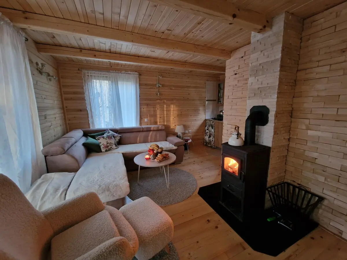 BURKE Log Cabin