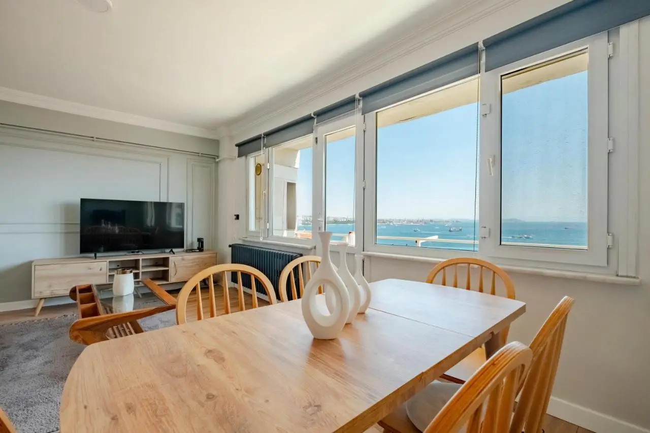 Spacious Sea View Family Suite in Managed Aparthotel with Balcony