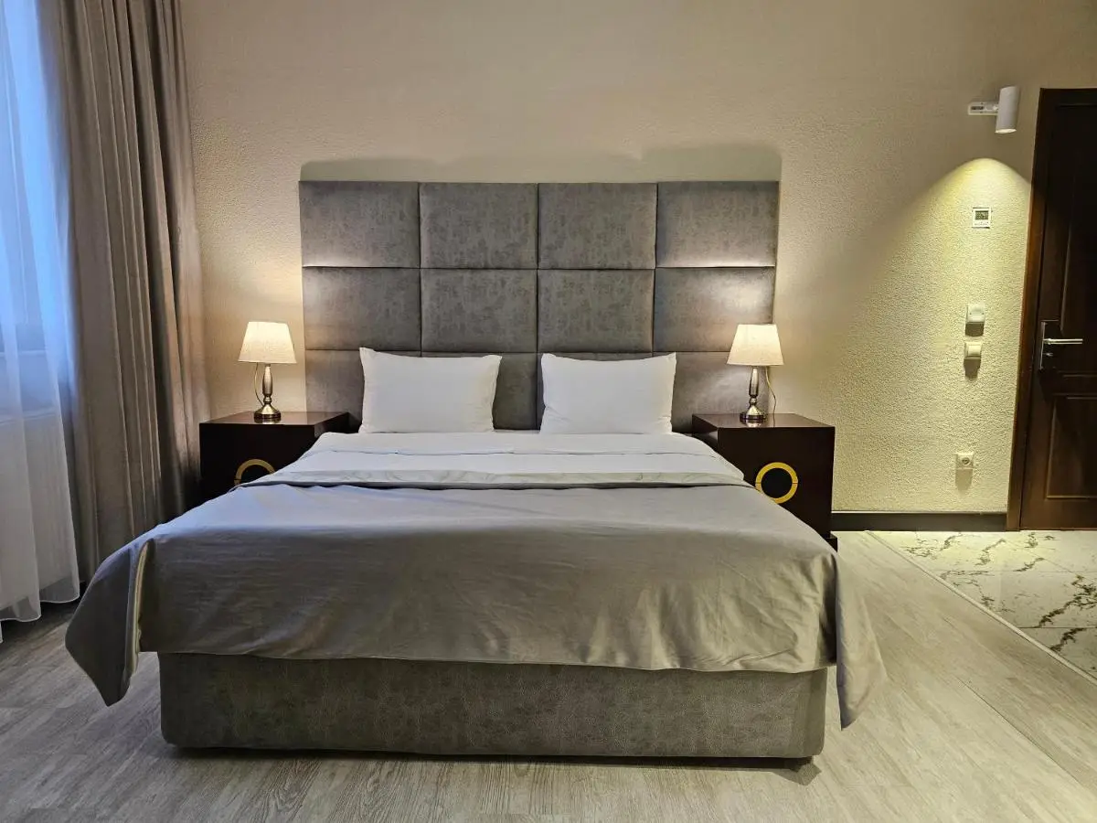 Crown Suites Hotel