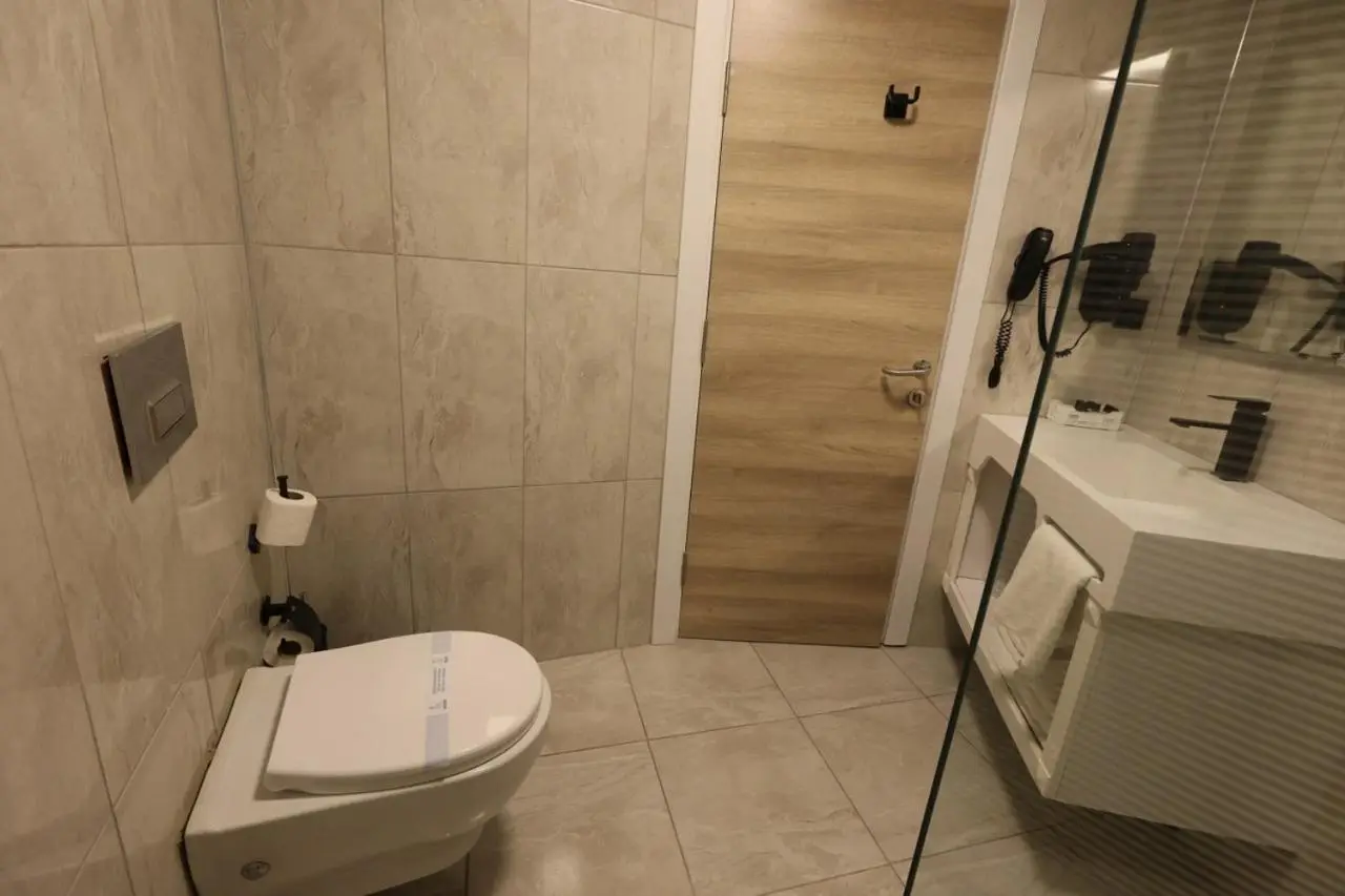 Midis Otel