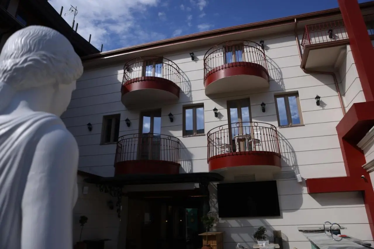 Vatër Hotel