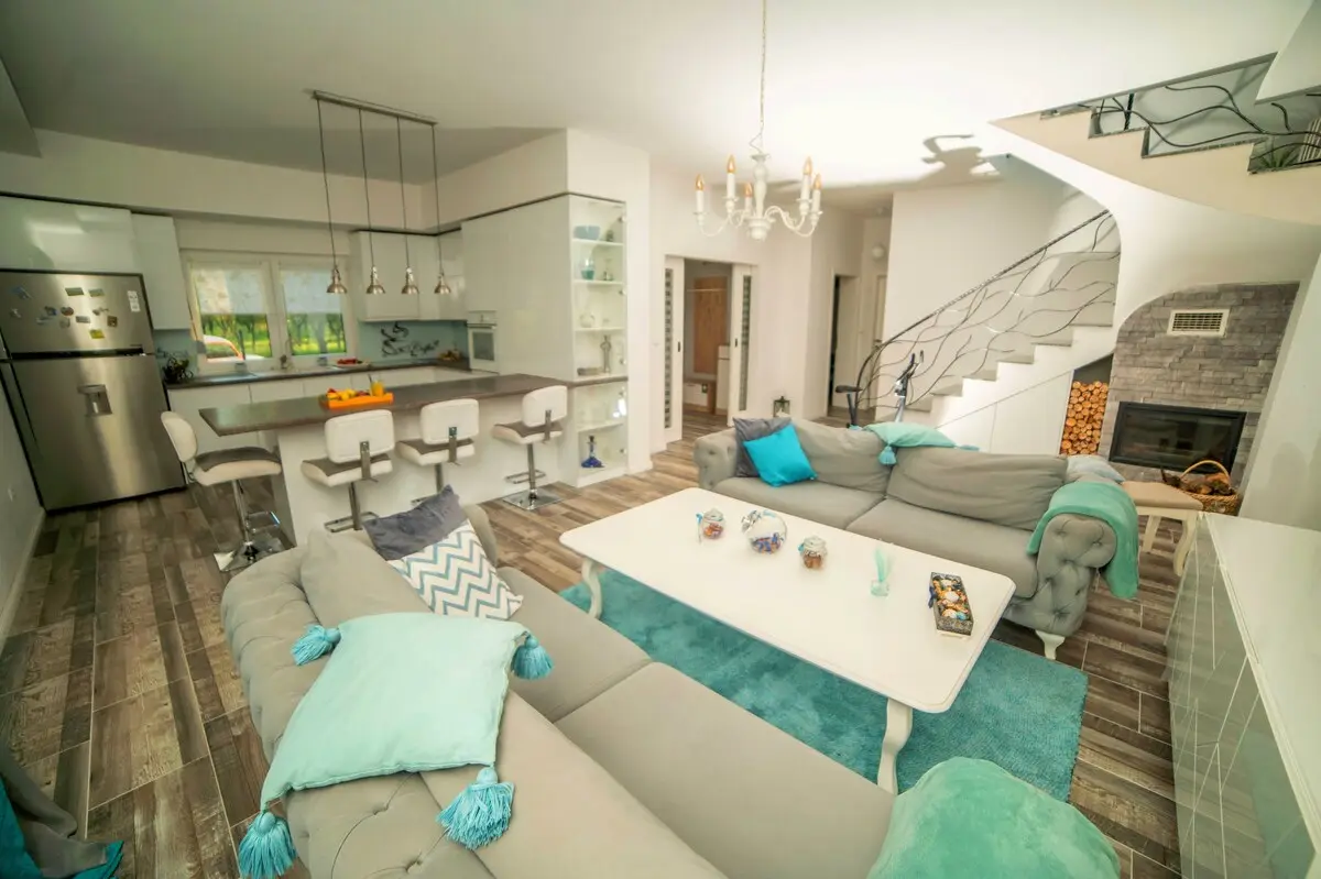 Riverside Plaza Villa