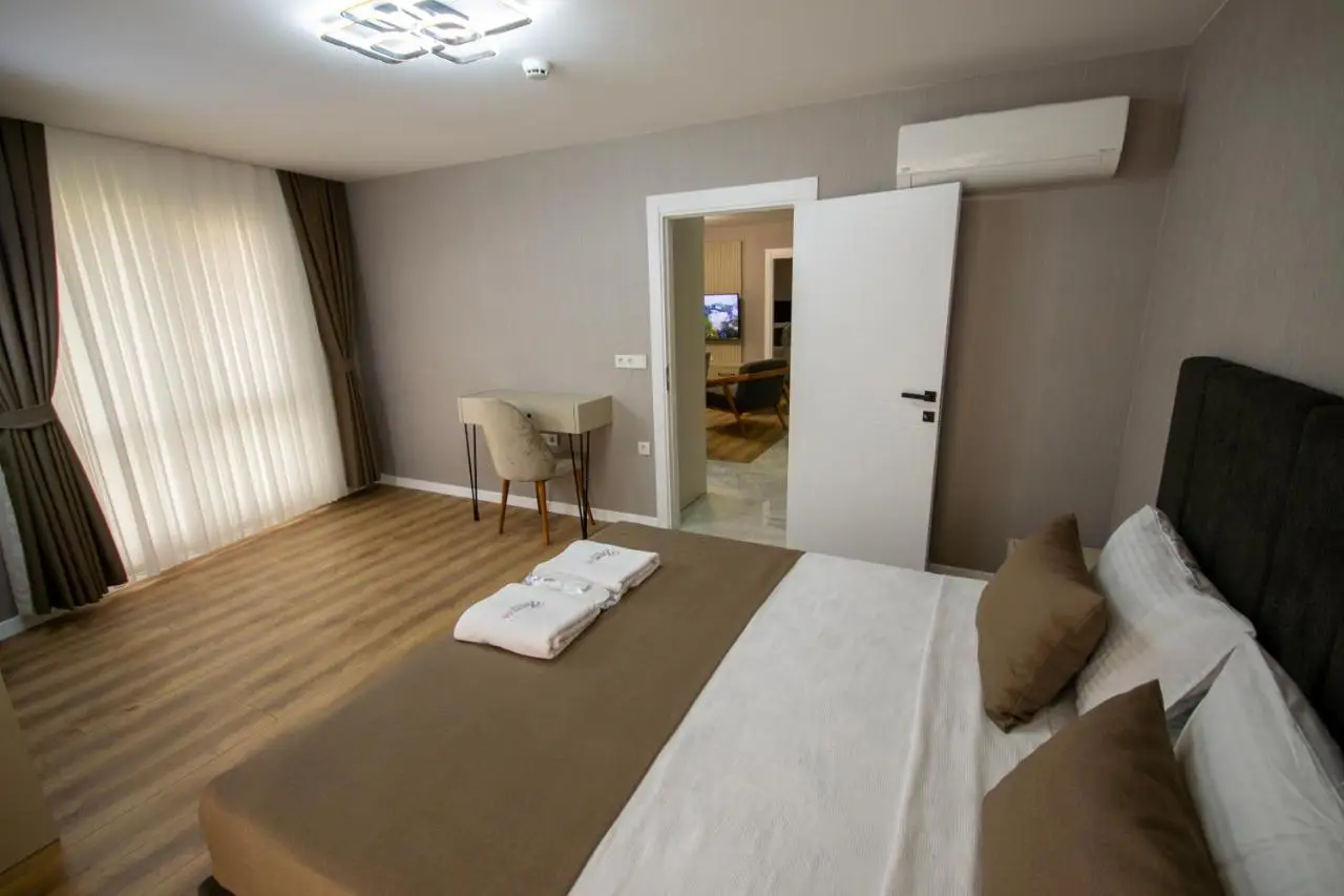 Luxury Life Suites