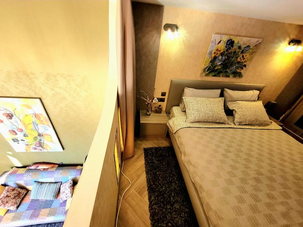 2 levels penthouse with a SUNSET SEA VIEW! Balcony and window 8x4m!