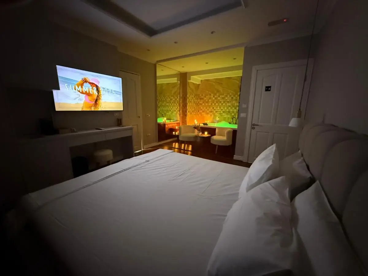 Lunarist Luxury Private Jacuzzi Suites Tirana