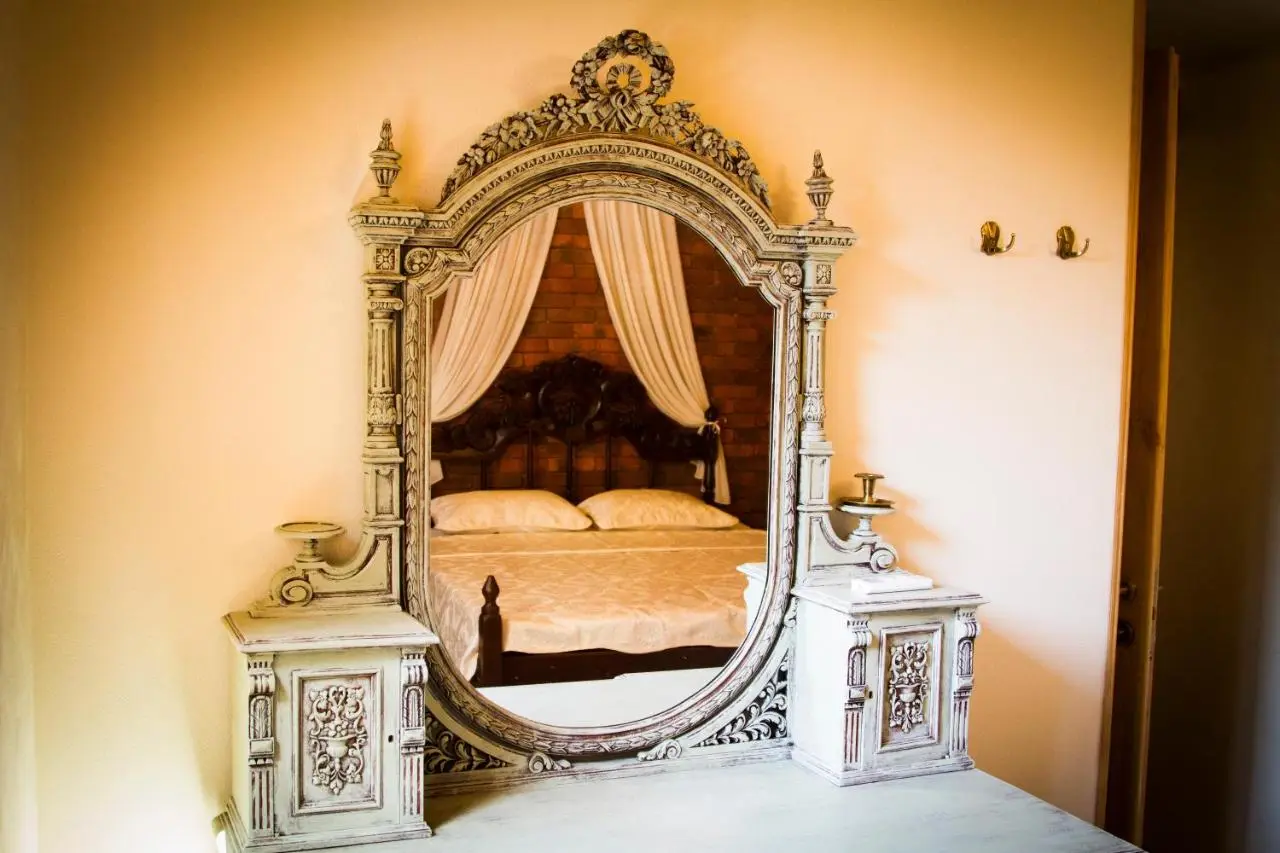 Vintage Art Rooms