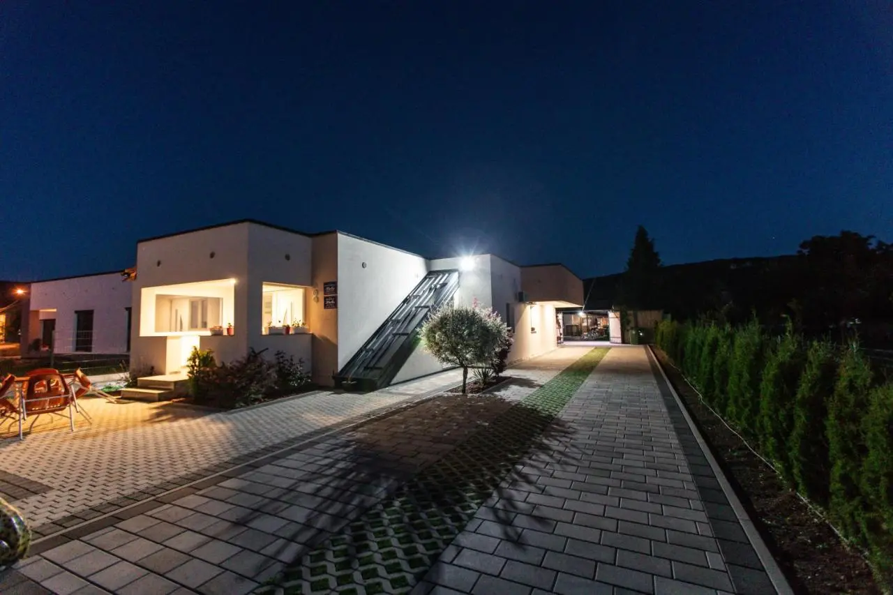 Delta apartments