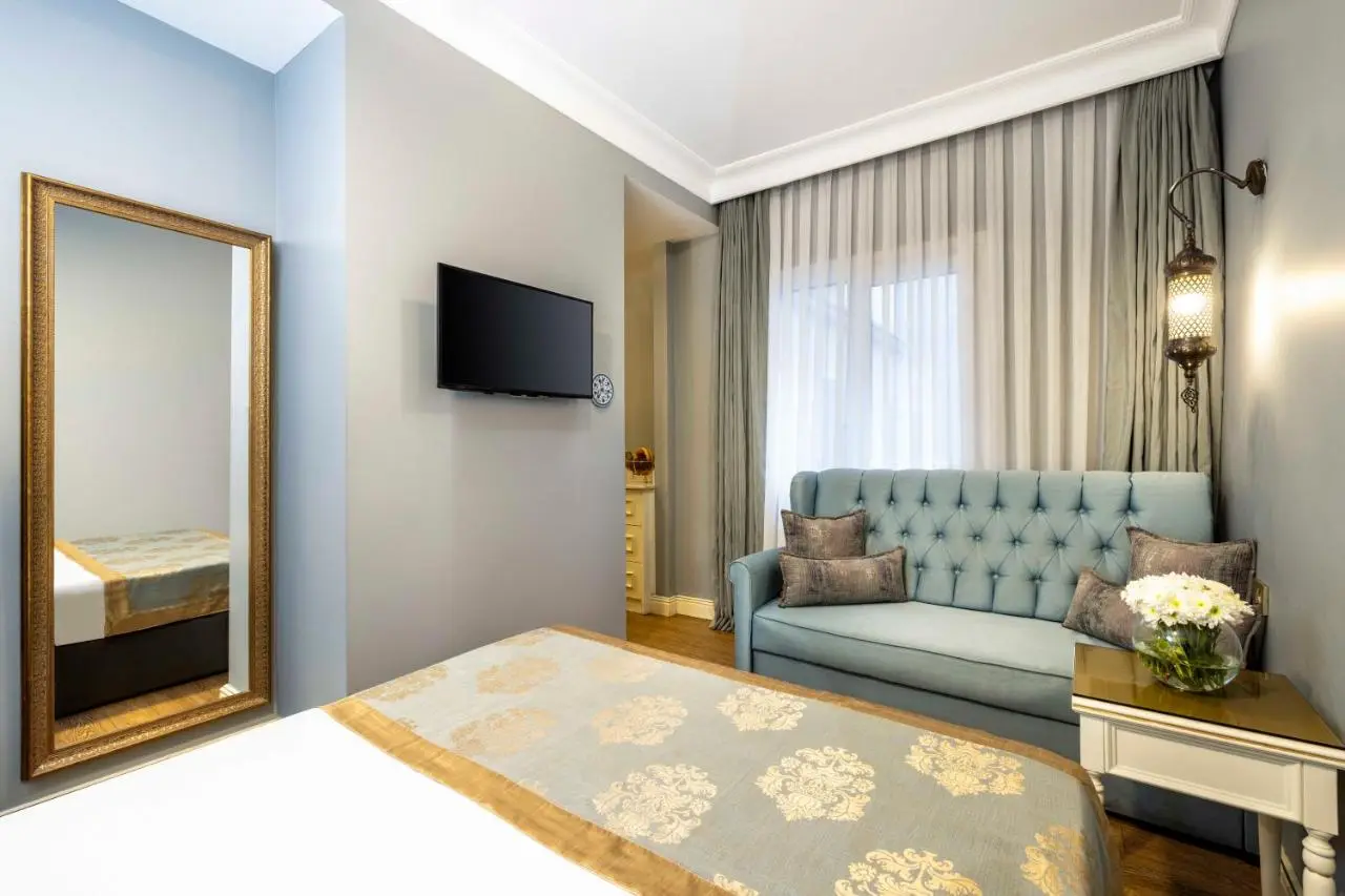 Raymond Hotel Old City