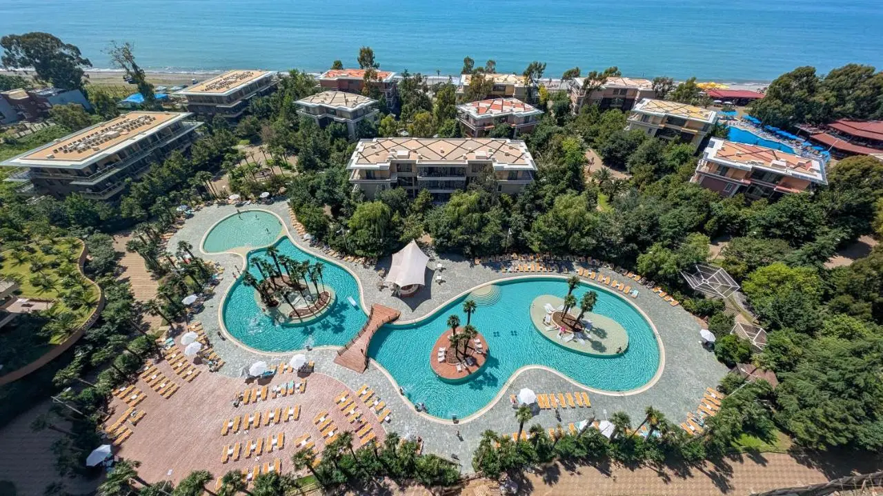 Luxury Dreamland Oasis Apartments