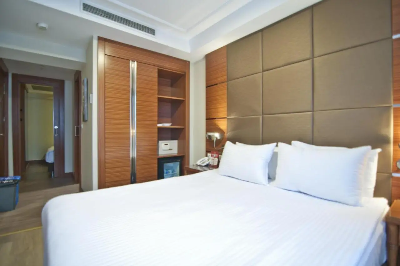 Glorious Hotel