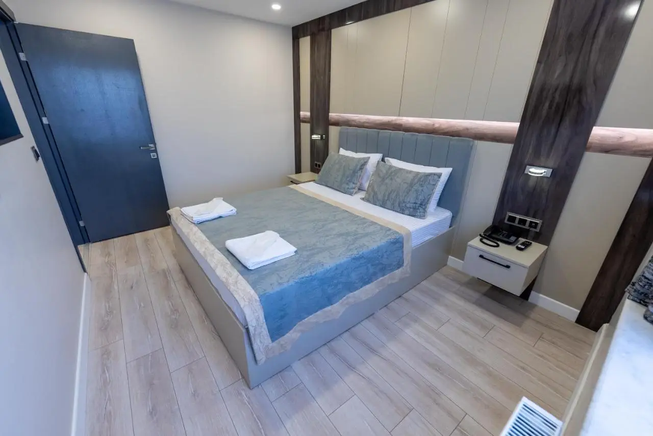 Meros Hotel