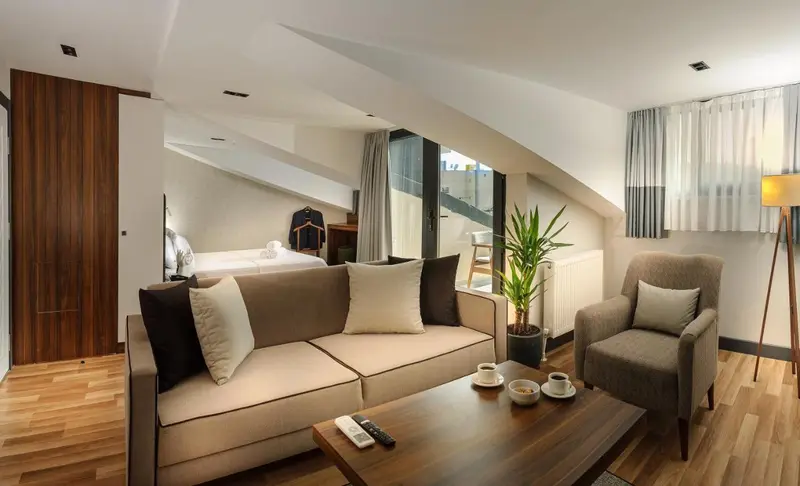 La Mia Suites