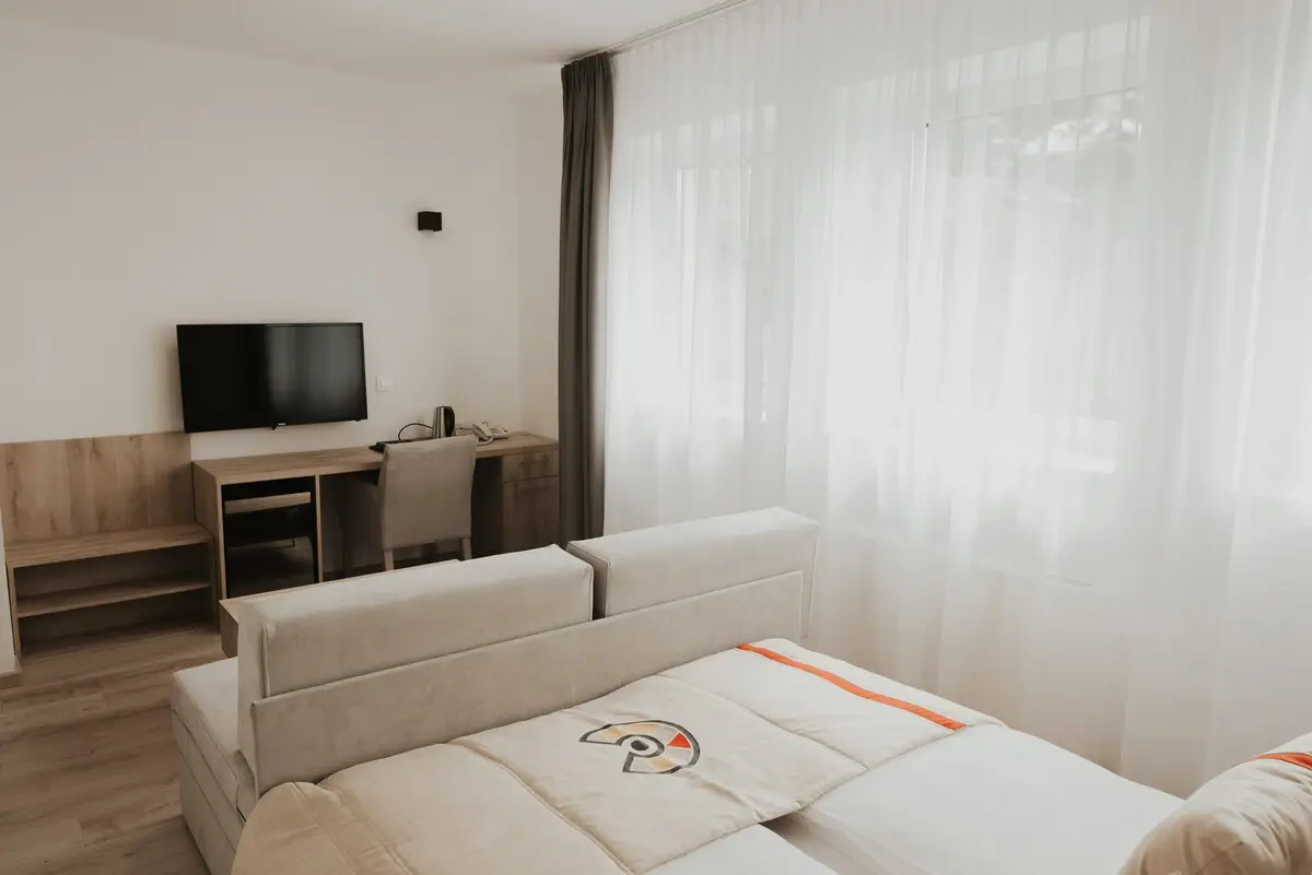 DELUXE ROOM