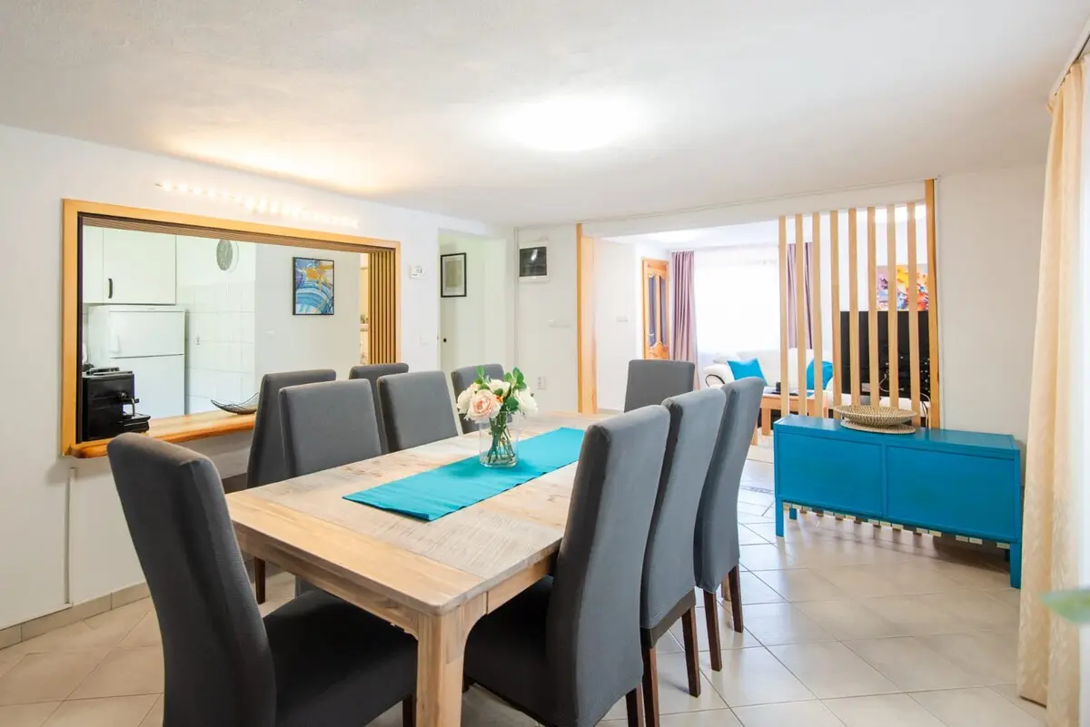 6BDR Holiday Nest - Green Aris