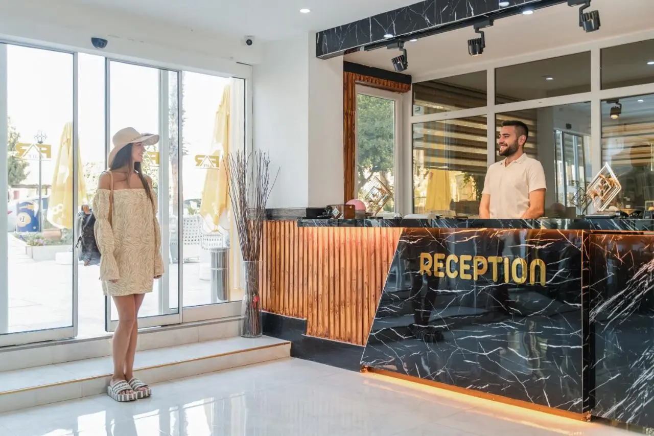 Far Life Hotel