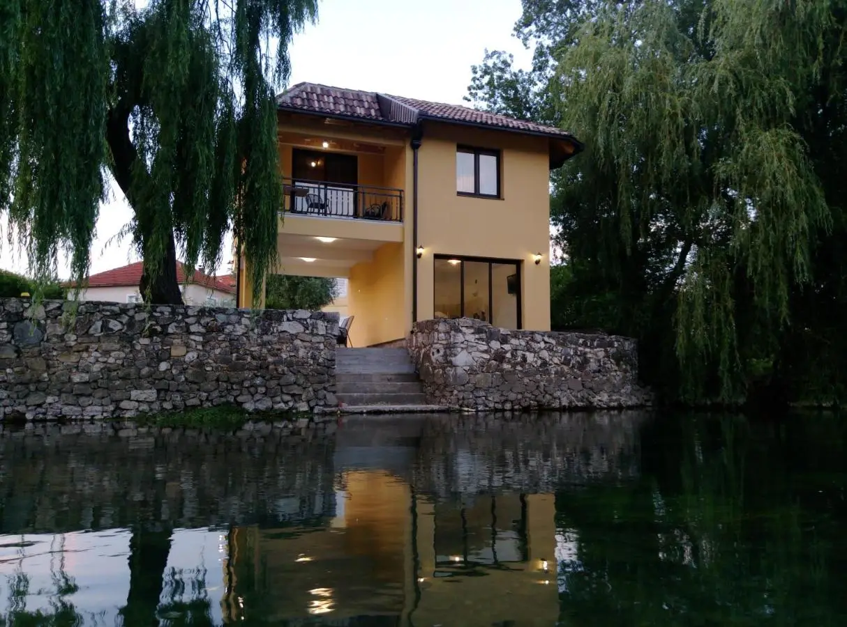 River House Buna