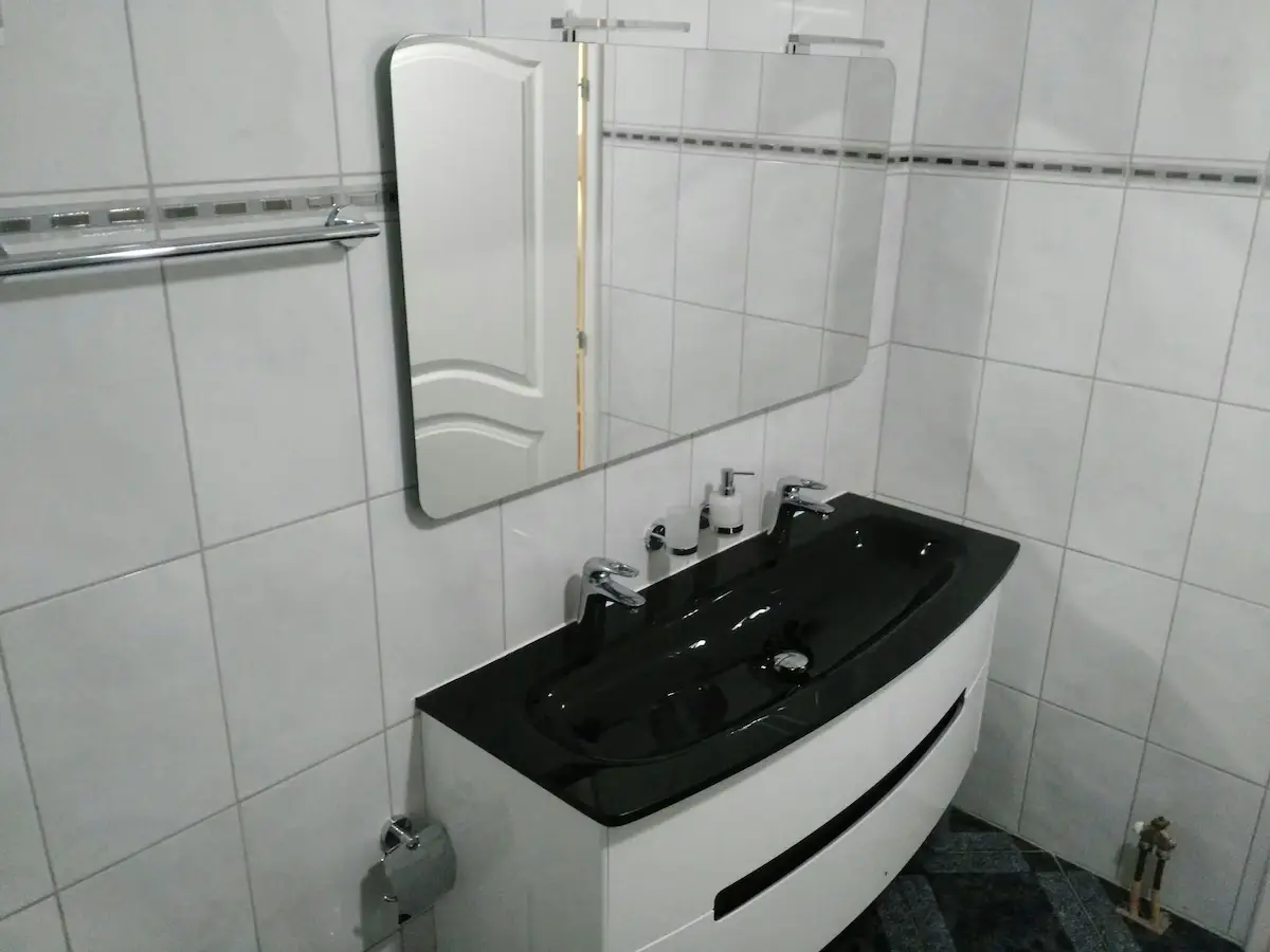Go2Bihac Villa, 8 bedrooms, 7 bath, 10 aircon.