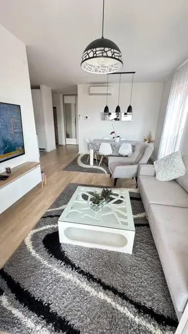 Apartment River 503