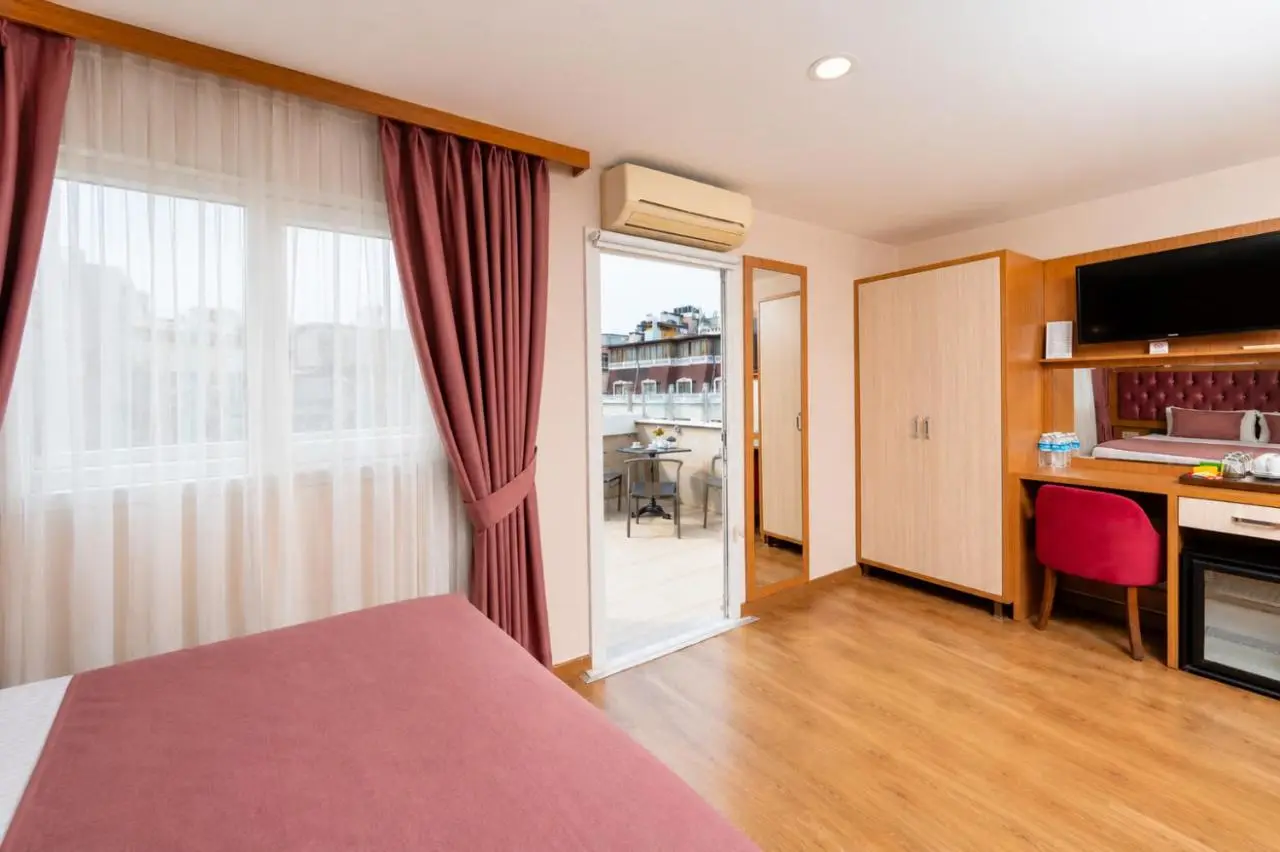 Weingart Black Pearl Hotel