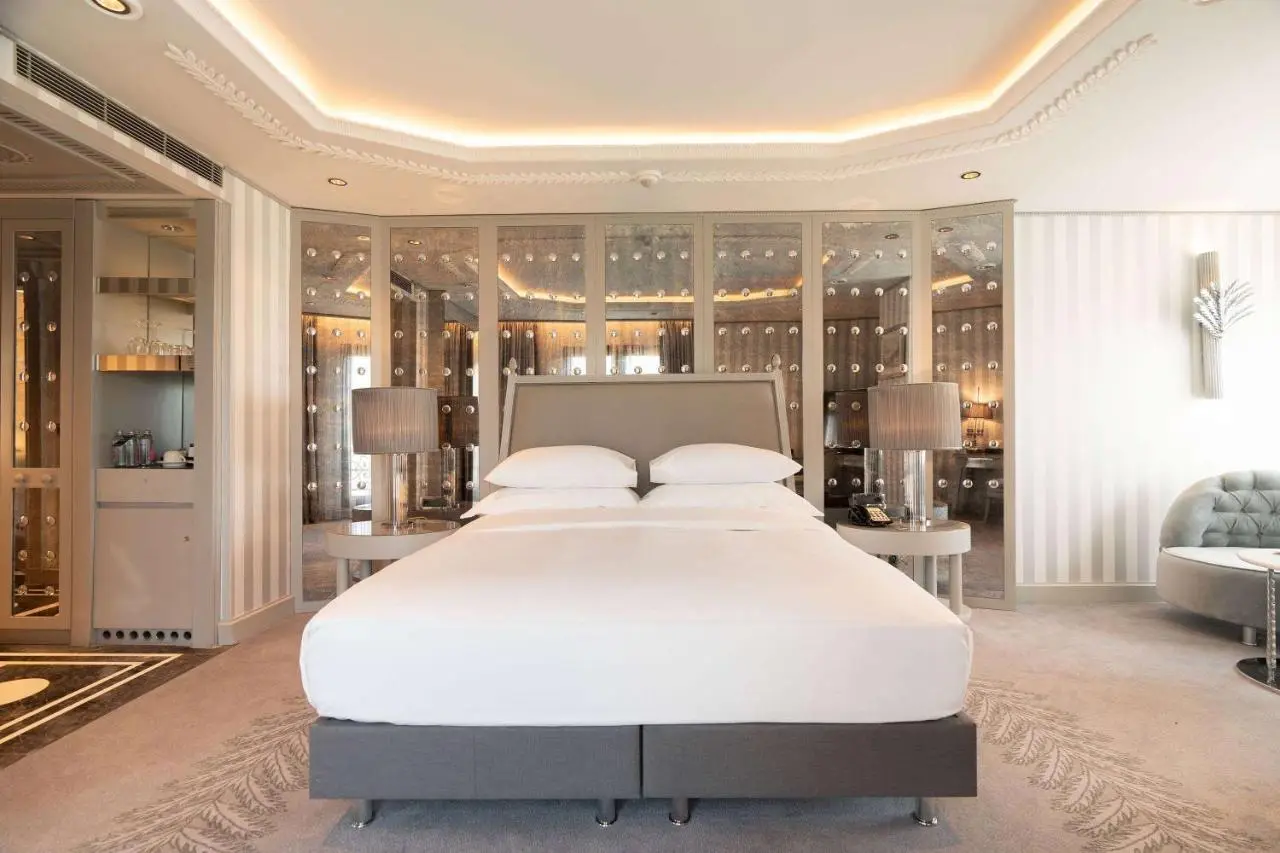 Wyndham Grand Istanbul Kalamış Marina Hotel