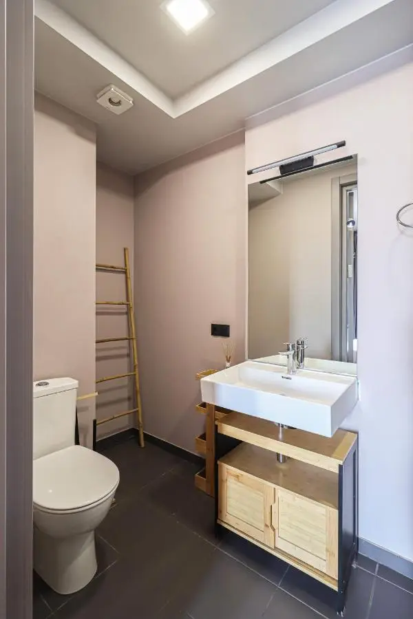Wehost Apartment - On-site Pool & Gym - Not Included