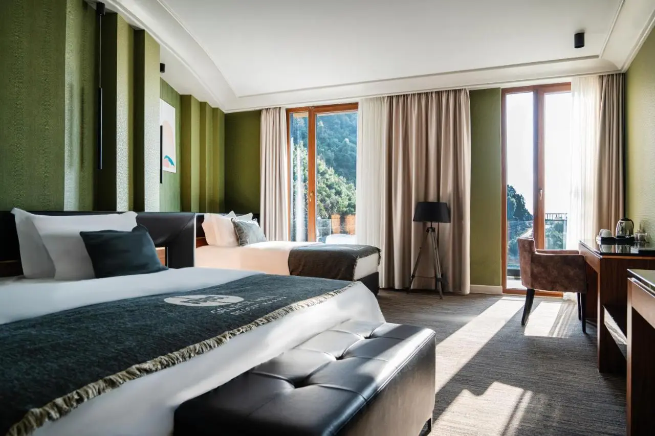 Select Hill Resort