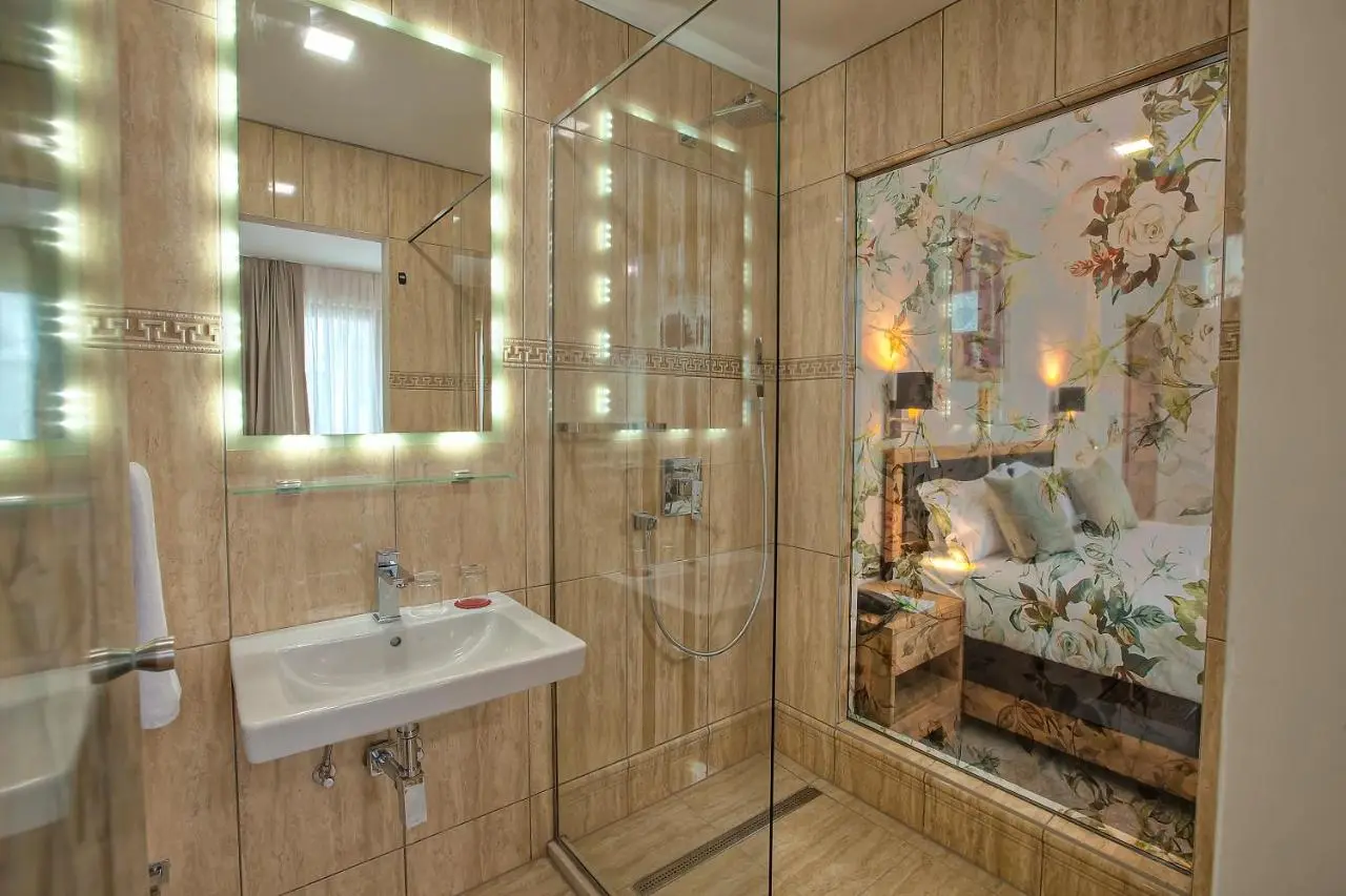 Hotel Aziza