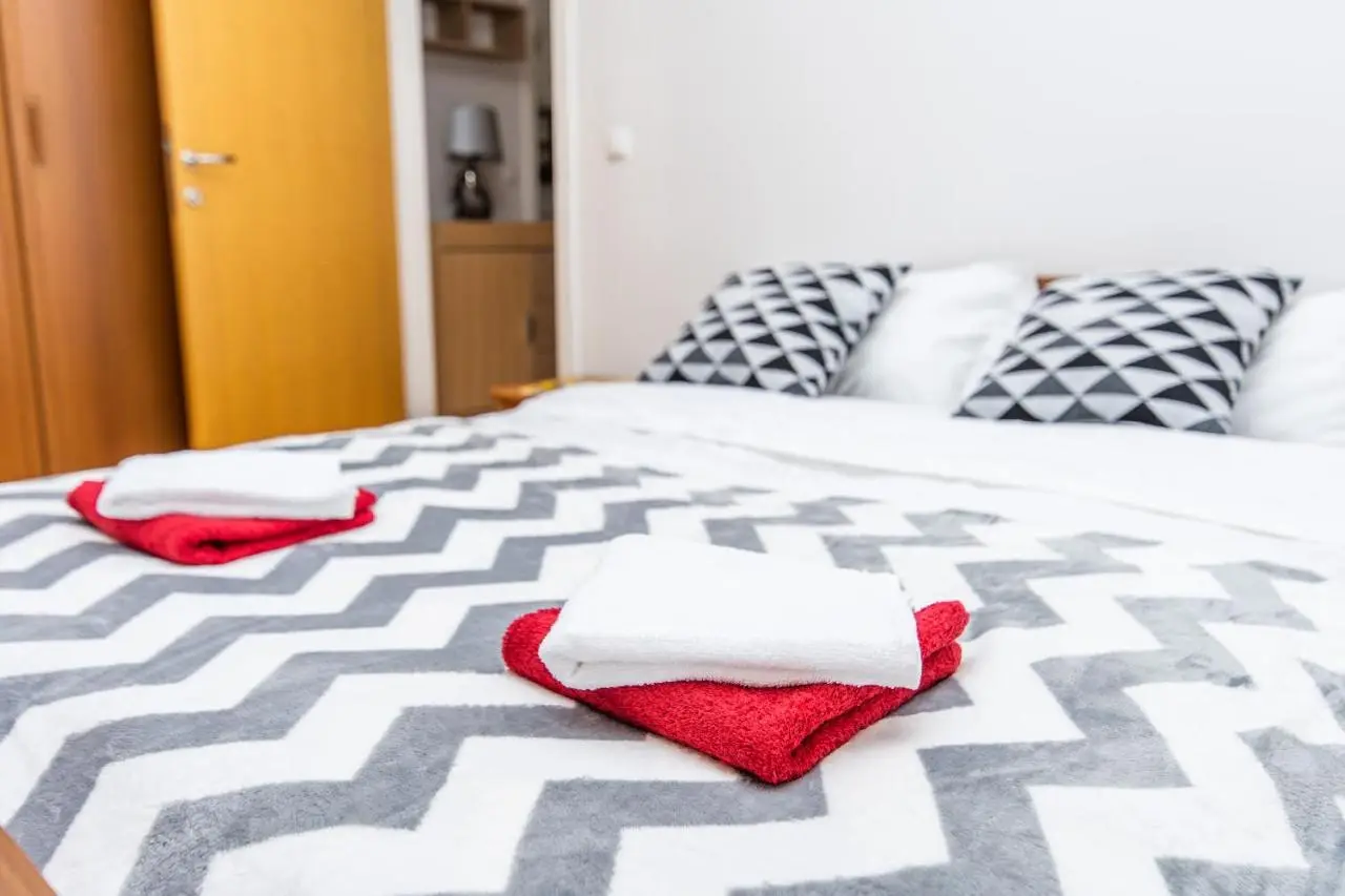 Modern 2BDR apartment in the center - FREE PARKING