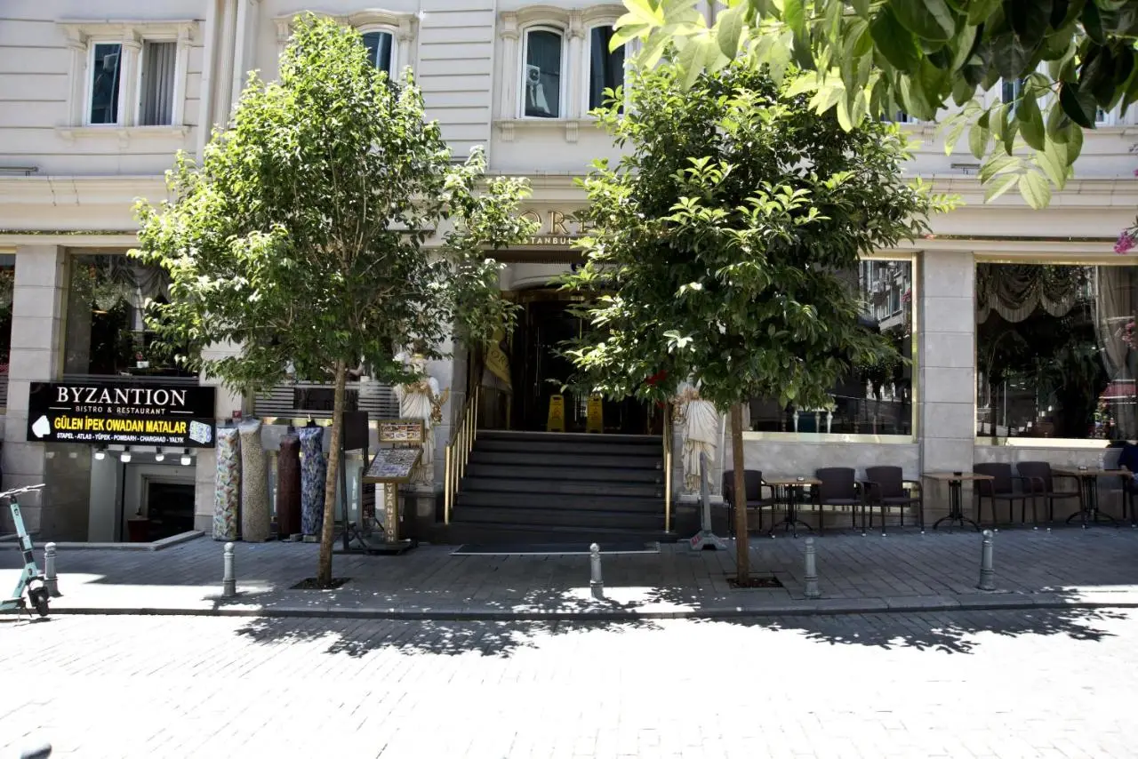 Glorious Hotel