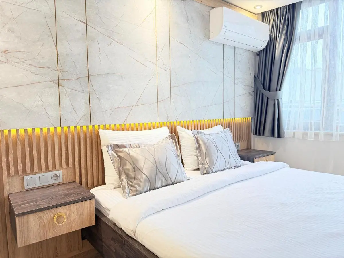 The Blue Mansion Modern Rooms