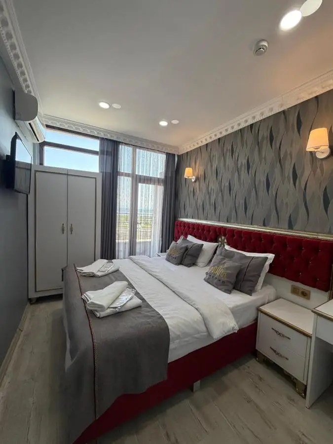 RHYTHM HOTEL