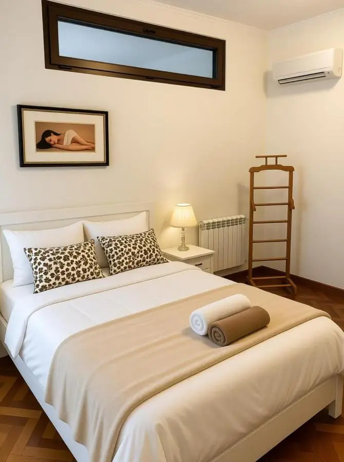 Spacious 2BR Apartment - Balcony & Prime Location