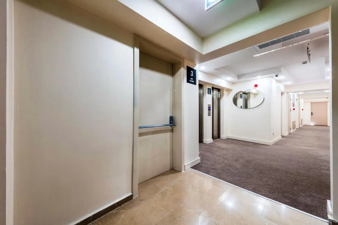 Roys Hotel & Suites