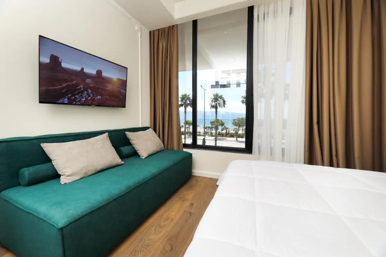Hotel Adore