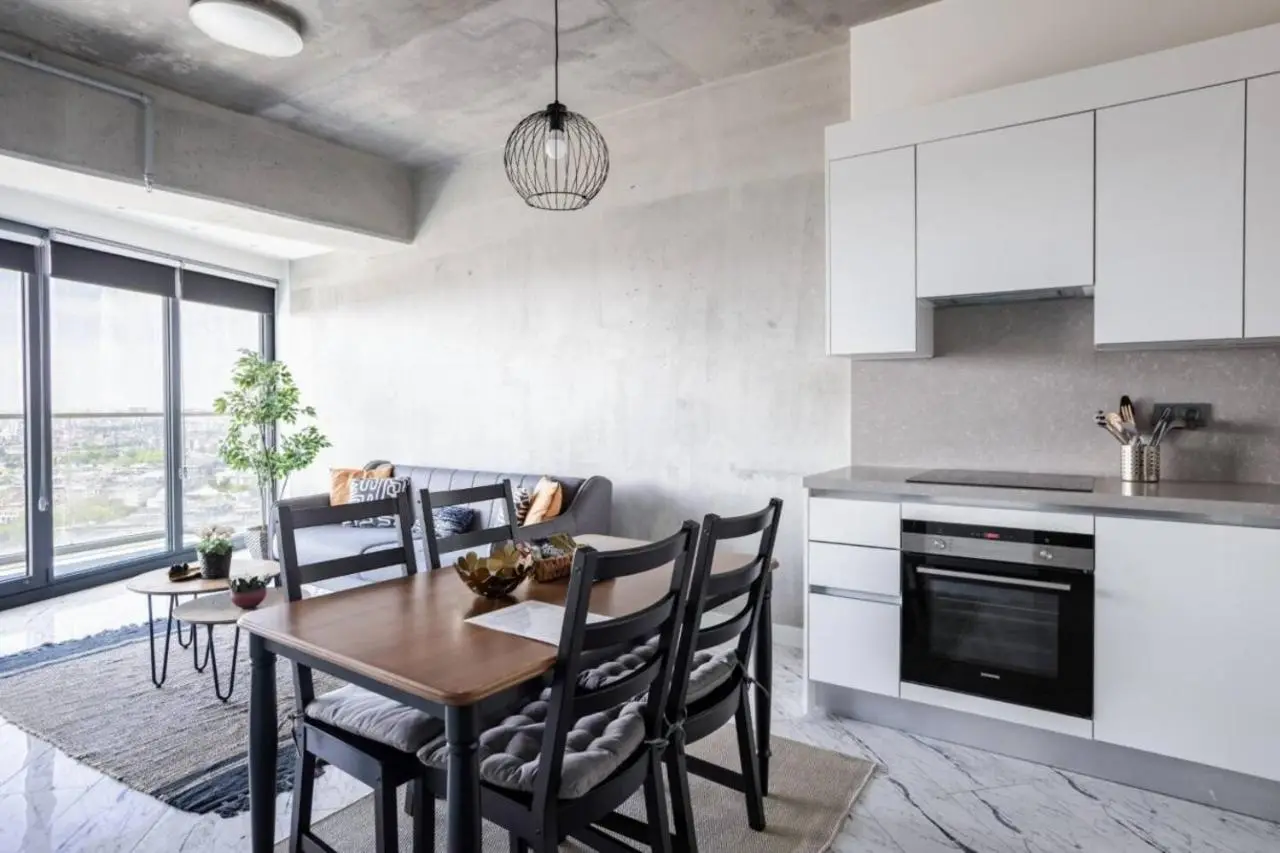 Gorgeous Modern 1BD Condo Views w PoolGym! #255