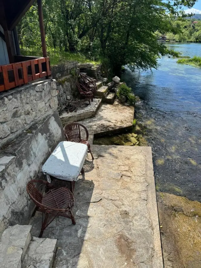 Hotri House On The River Island